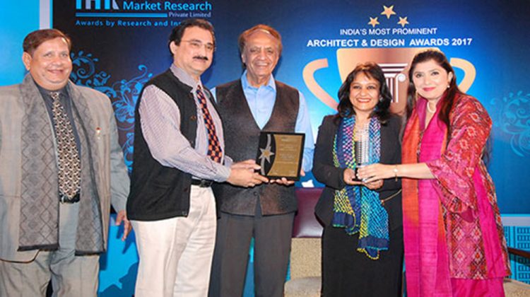 ARCHITECT OSCAR & PONNI, CHENNAI RECEIVING THE " MOST PROMISING ARCHITECT IN INDIA " FROM ARCHIT PREM NATH AND INTERIOR DESIGNER LIPIKA SUD AT NEW DELHI RECENTLY BY MERIT AWARDS & MARKET RESEARCH