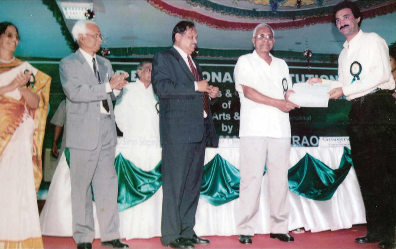 ARCHITECT Dr. OSCAR G. CONCESSAO RECEIVING THE CITATION FOR PGP ENGINEERING COLLEGE FROM HIS EXCELLENCY THE HONOURABLE GOVERNOR OF TAMIL NADU SHRI. RAMMOHAN RAO