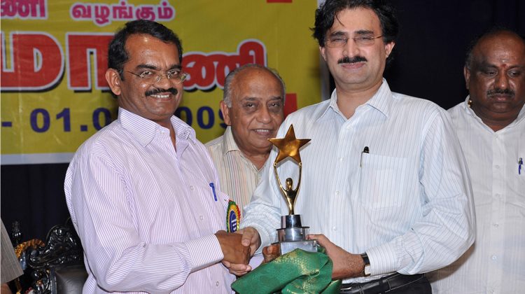 ARCHITECT Dr. OSCAR G. CONCESSAO RECEIVING THE TAMILNADU "VANIGAMAMANI AWARD" BEST ARCHITECT OF THE YEAR 2008 -2006 FROM MR. ANNA DURAI, PROJECT DIRECTOR CHANDRAYAN 1,2