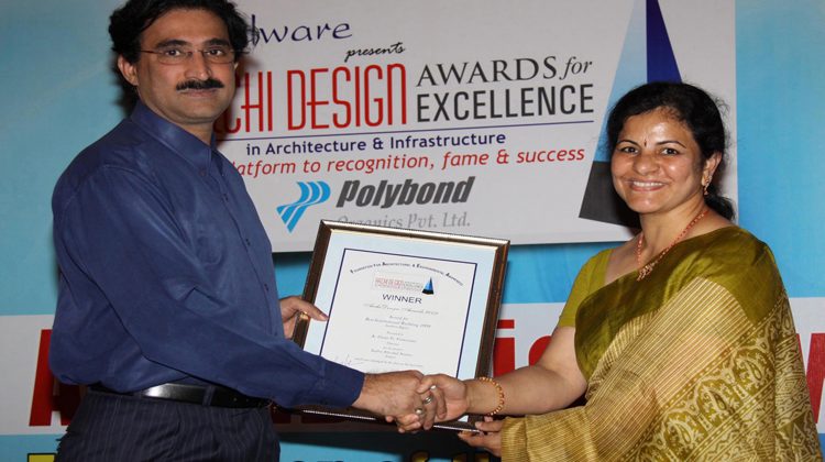 ARCHITECT Dr. OSCAR G. CONCESSAO RECEIVING THE "ARCHI DESIGN AWARD FOR EXCELLENCE" NATIONAL AWARD FOR "THE BEST INSTITUTIONAL BUILDING 2009" FROM MS. MUKTA PARTNER, FOUNTAIN HEAD