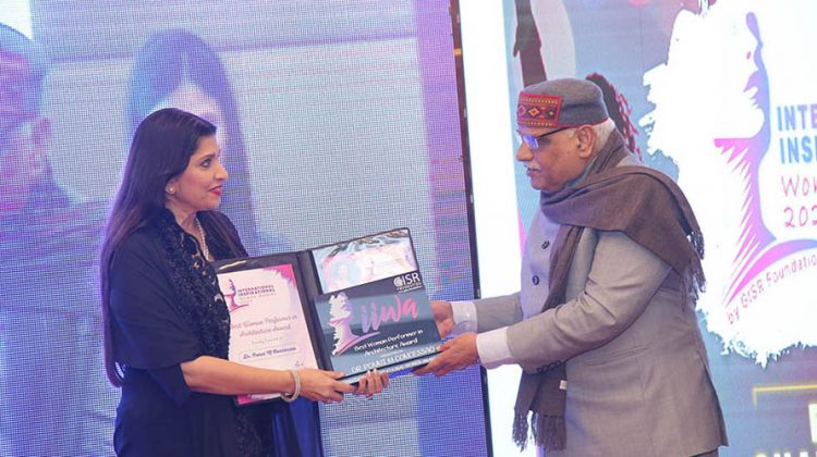 ARCHITECT Ms Dr. PONNI M. CONCESSAO RECEIVING THE INTERNATIONAL INSPIRATIONAL WOMEN AWARDS 2020 FROM Dr.D.S.CHAUHAN, PRESIDENT, ASSOCIATION OF INDIAN UNIVERSITIES, AT NOIDA, UP. RECENTLY.