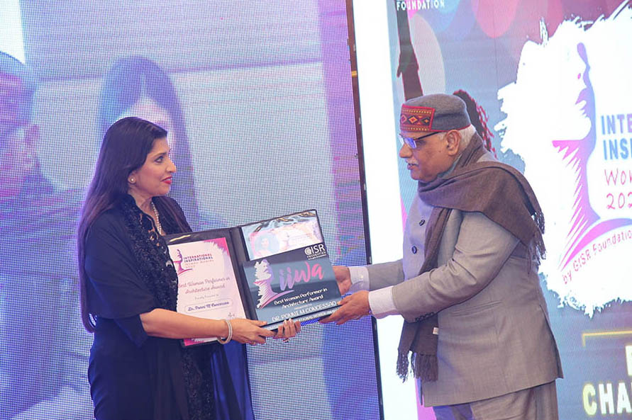 ARCHITECT Ms Dr. PONNI M. CONCESSAO RECEIVING THE INTERNATIONAL INSPIRATIONAL WOMEN AWARDS 2020 FROM Dr.D.S.CHAUHAN, PRESIDENT, ASSOCIATION OF INDIAN UNIVERSITIES, AT NOIDA, UP. RECENTLY.