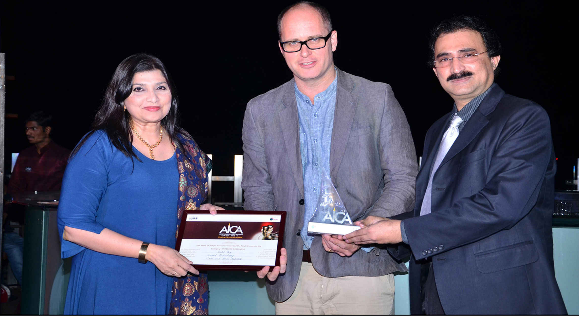 ARCHITECTS Dr. OSCAR G. CONCESSAO & Dr. PONNI M. CONCESSAO RECEIVING THE ARTISTS IN CONCRETE AWARDS ASIA FEST - 2013 - 14 FROM AR.EDWARD HOLLIS, UK AT PUNE