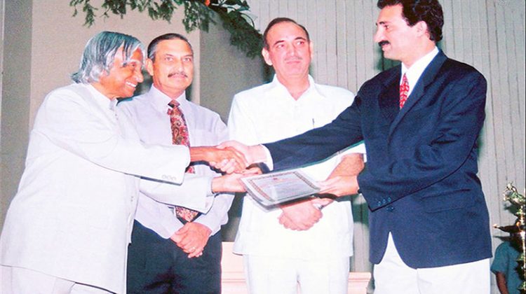 ARCHITECT Dr. OSCAR G. CONCESSAO RECEIVING THE NATIONAL AWARD FOR "EXCELLENCE IN BUILT ENVIRONMENT" AWARDED BY HIS EXCELLENCY PRESIDENT OF INDIA DR.APJ.ABDUL KALAM - JUNE 2004